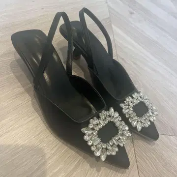 비쥬 장식 블랙 펌프스 36