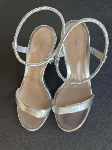 Gianvito Rossi 잔비토 로시 샌들 정가 12만 원 상당