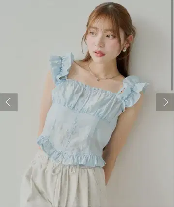 chico 시어 슬리브리스 프릴 블라우스