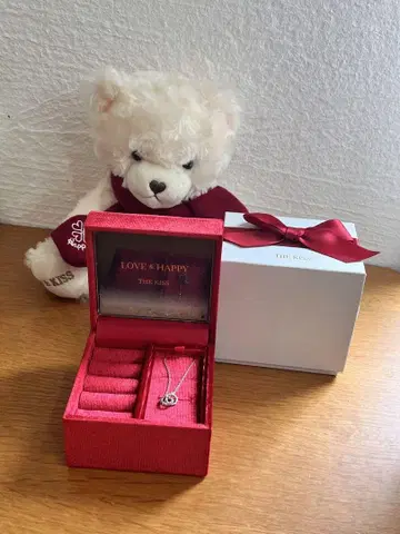 THE KISS 실버 목걸이 곰 봉제인형 화장품 상자 포함