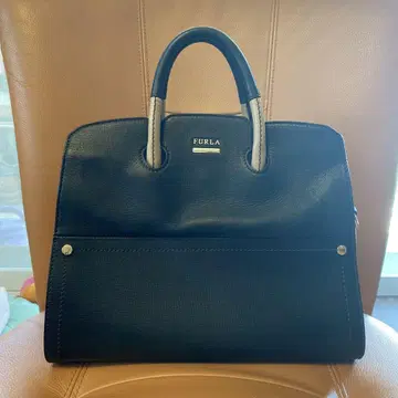 FURLA 네이비 골드 핸드백