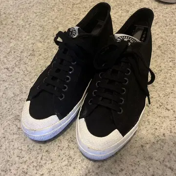 Superga 블랙 스니커즈