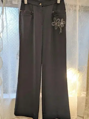 이탈리아 스트레치 팬츠 블랙 크리스탈 플라워 모티브 반짝반짝