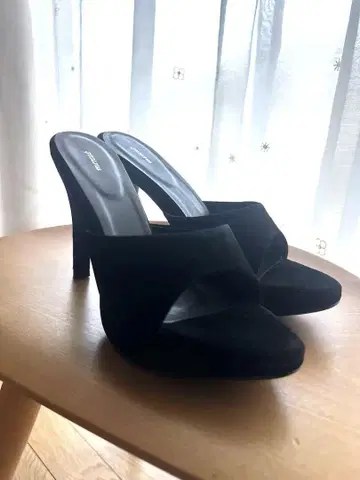 [새상품 미사용] menue 블랙 스웨이드 뮬 25.5cm 높은 힐