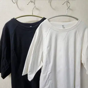 [유니클로] UNIQLO 넉넉한 티셔츠 반팔 화이트 블랙 XL