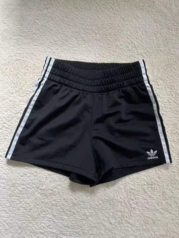 adidas 블랙 하이웨스트 숏팬츠 S 새상품급