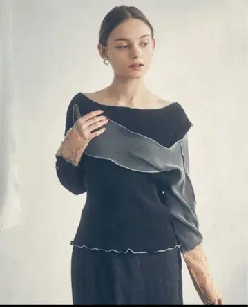 PRIVEVE THE PLEATS MELLOW TOPS 블랙