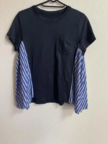 sacai 사이드 스트라이프 티셔츠