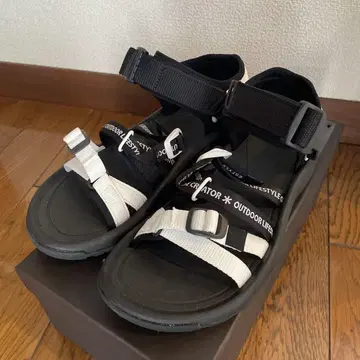 [새상품] teva snow peak 콜라보 샌들 블랙/화이트