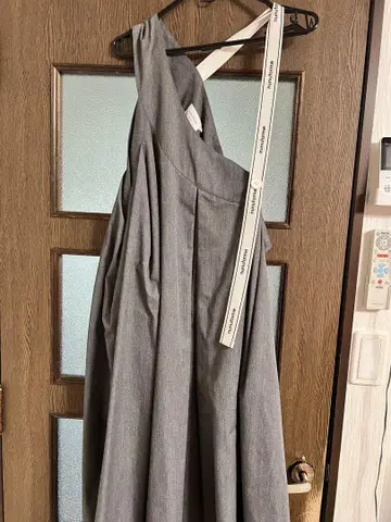누누폼 그레이 크로스 스트랩 원피스