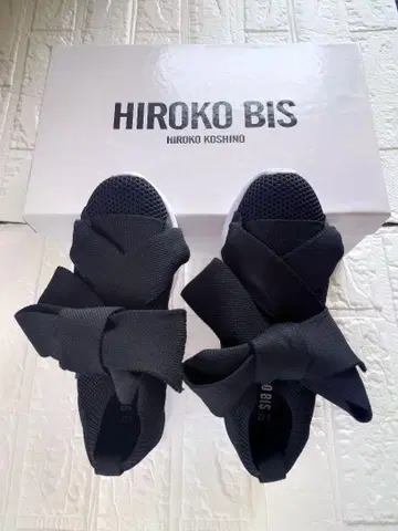 HIROKO BIS 빅 리본 스니커즈 니트 경량 22.5