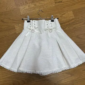 ROJITA 화이트 플레어 스커트 레이스업