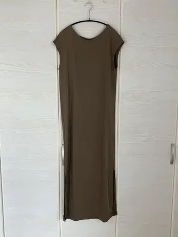 유나이티드 애로우즈 슬리브리스 롱 원피스