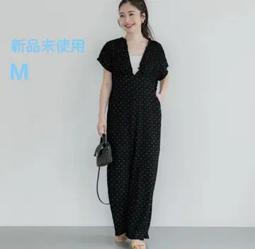미사용 새상품 coca 주름 셔링 도트 무늬 V넥 올인원