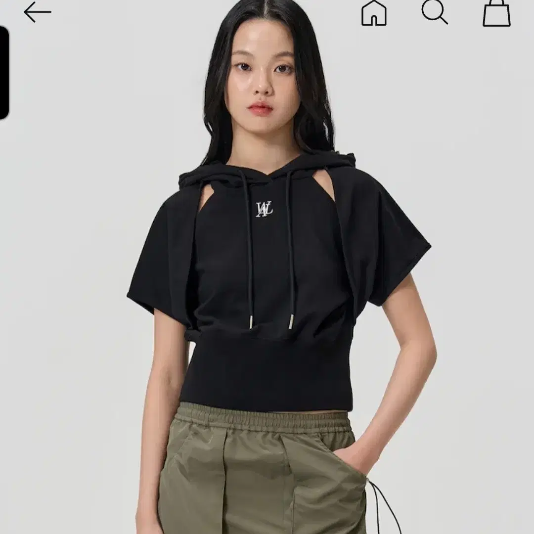 WOOALONG Signature easy crop hoodie 우알롱(WOOALONG