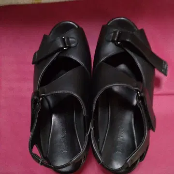 블랙 컴포트 샌들 스트랩 포함