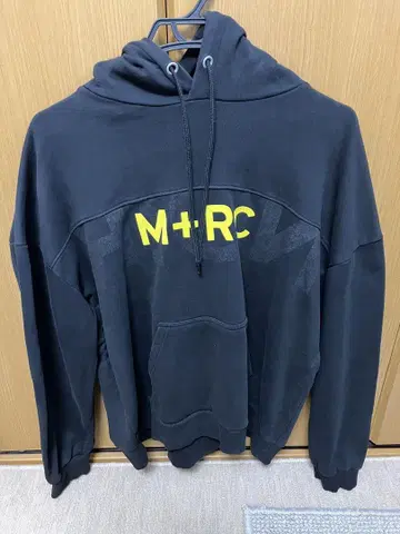 M+RC NOIR 블랙 후드티