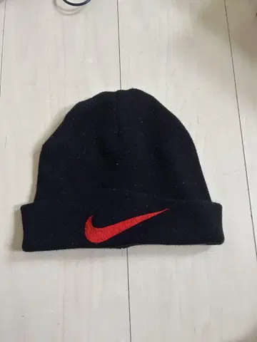 Nike 블랙 니트 모자 빨간색 스우시 구제 의류