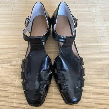 가죽 스트랩 힐 신발 블랙