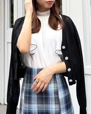블랙 버튼 가디건