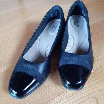 클락스 블랙 플랫 펌프스 25cm