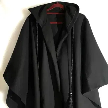 블랙 후드 부착 판초