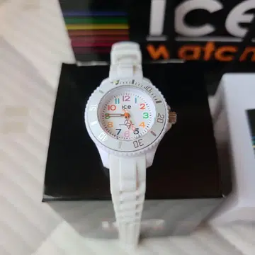[새상품] Ice Watch 화이트 고무 벨트 시계