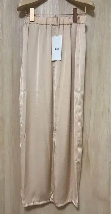 &her 새틴 스커트