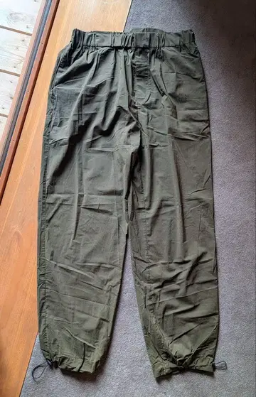 COS 나일론 팬츠 사이즈 M