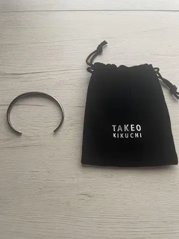 TAKEO KIKUCHI 실버 뱅글 파우치 포함