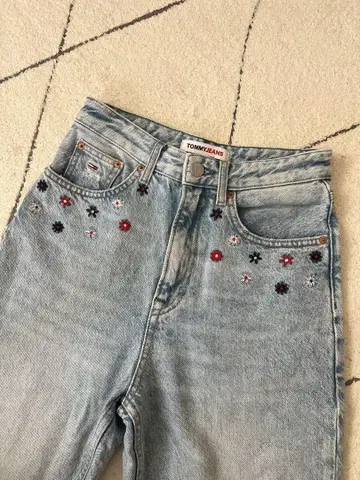 TOMMY JEANS 자수 스트레이트 데님