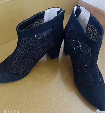 블랙 레이스 샌들 미들힐