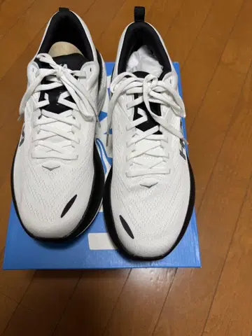 HOKA BOMDI 8 28.5cm 미사용 새상품