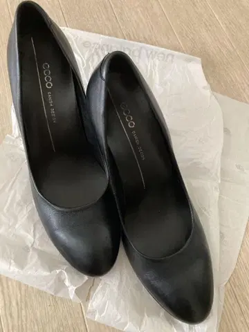 ECCO 블랙 펌프스 힐 8.5cm 라운드토