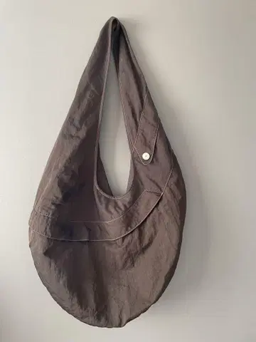 Omar Afridi 브라운 숄더백