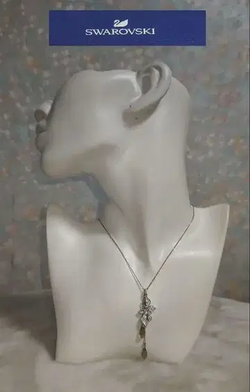 정품 스와로브스키 백조 Swarovski 꽃 모티브 목걸이