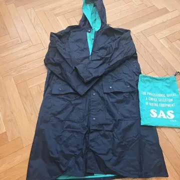 SAS 후드 부착 레인코트 블랙/터콰이즈