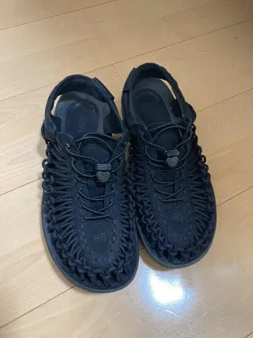 KEEN 유니크 블랙 샌들 uneek 킨