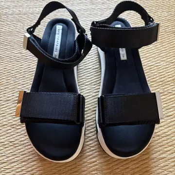 ZARA 블랙 스포츠 샌들