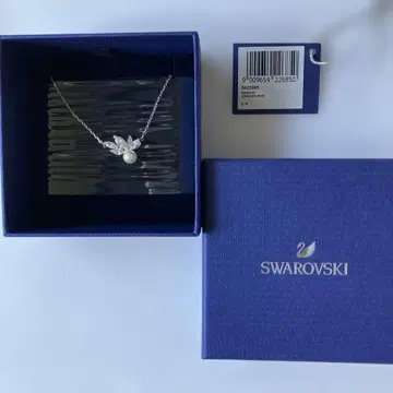 SWAROVSKI 리프 모티브 펜던트 목걸이 새상품