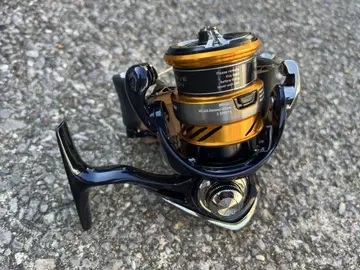 Daiwa REVROS LT2500S-DH 레브로스 스피닝 릴