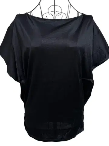 새상품급 BODY DRESSING Deluxe 반팔 돌먼 슬리브 상의