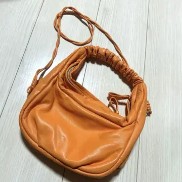 오렌지 프릴 디자인 숄더백