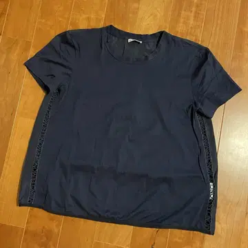 새상품급 MONCLER 사이드 자수 로고 티셔츠