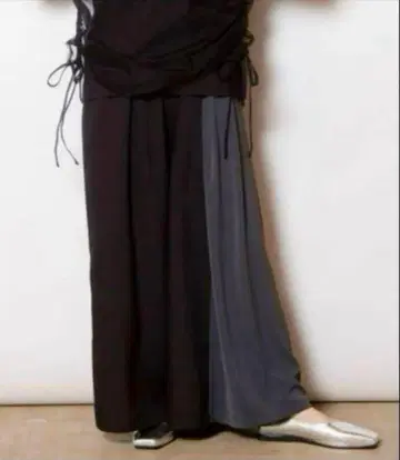 오즈모시스 비대칭 절개 팬츠