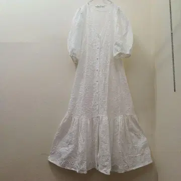 시착만 한 상품 ZARA 자수 화이트 롱 원피스 사이즈 S