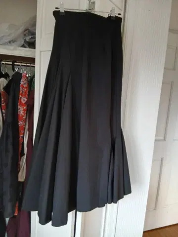 JENNE 블랙 밑단 플레어 스커트 M 사이즈