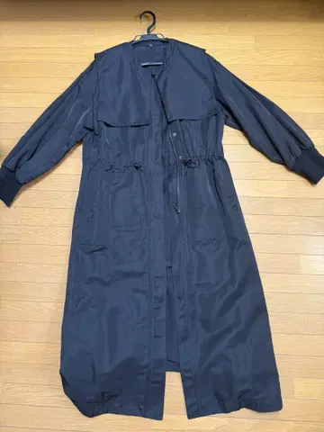 SUM1 STYLE 포니 자수 롱 코트
