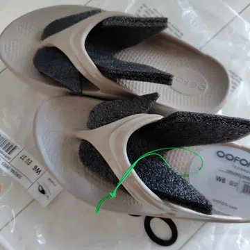 OOFOS 샌들 베이지 23.0cm 우포스