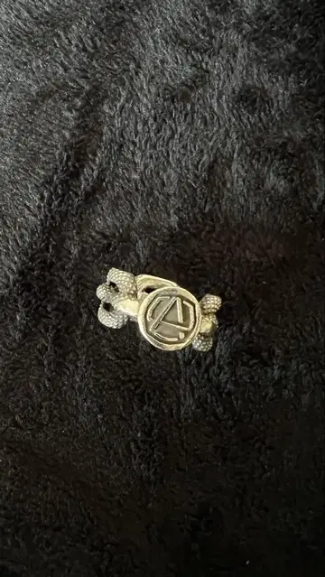 AMBUSH TEXTURED CHAIN RING A